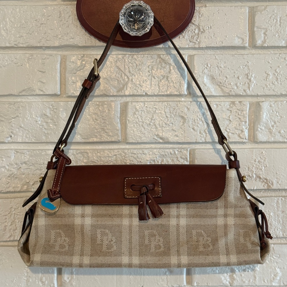EUC Dooney and Bourke Shoulder Bag
